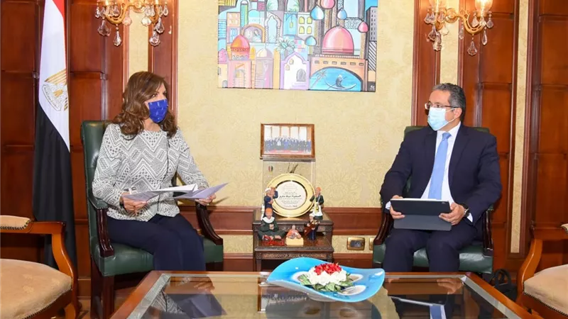 وزيرة الهجرة تناقش تنظيم برامج سياحية للمصريين بالخارج