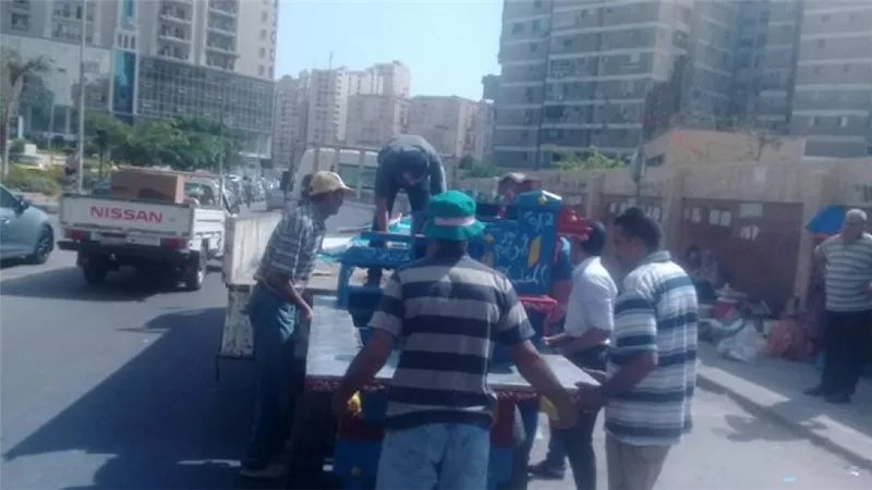 ازالة البناء المخالف والقضاء على النباشين بحى شرق