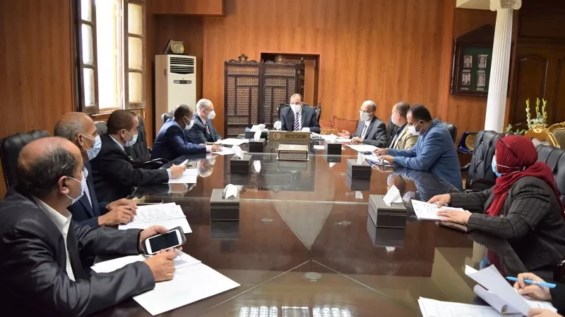 فحص ملفات الدراسات العليا للوافدين بجامعة بنى سويف