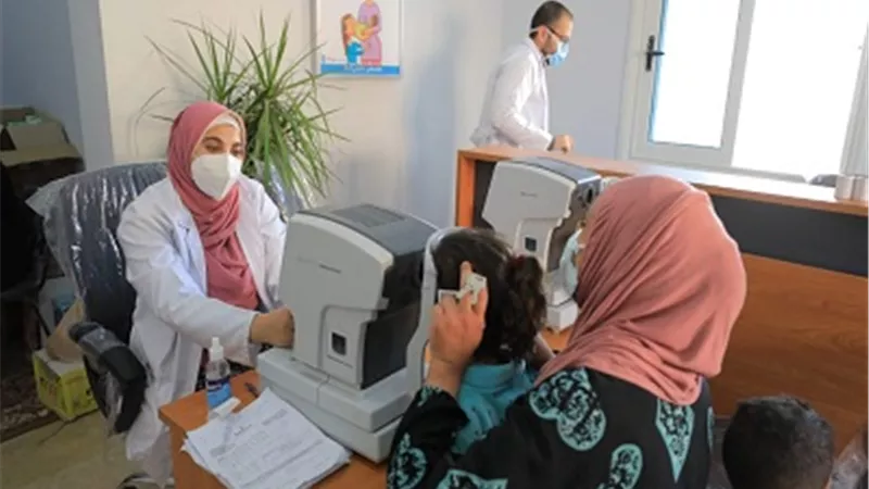 بصيرة تنظم قافلة موسعة للكشف على عيون أهالى الأسمرات