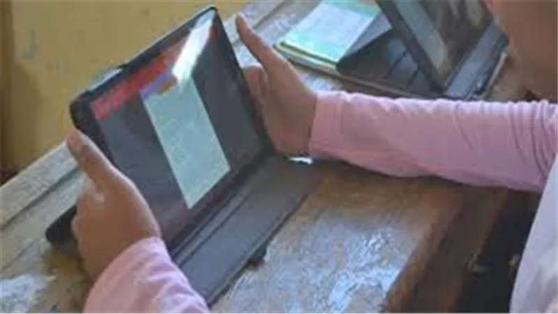 طلاب الثانى الثانوي يؤدون امتحان الكيمياء واللغة الانجليزية فى 12 محافظة