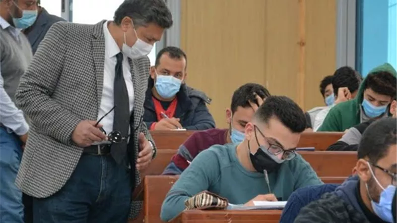 رئيس جامعة دمياط يتفقد مشروعات البنية التحتية