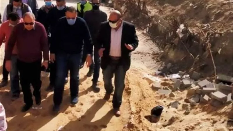 محافظ الشرقية يتفقد العمل بمشروع نفق عرابى بالزقازيق