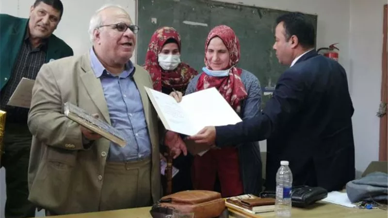 فى مظاهرة حب: إعلام القليوبية يكرم شيخ الصحفيين أحمد عبدالكريم