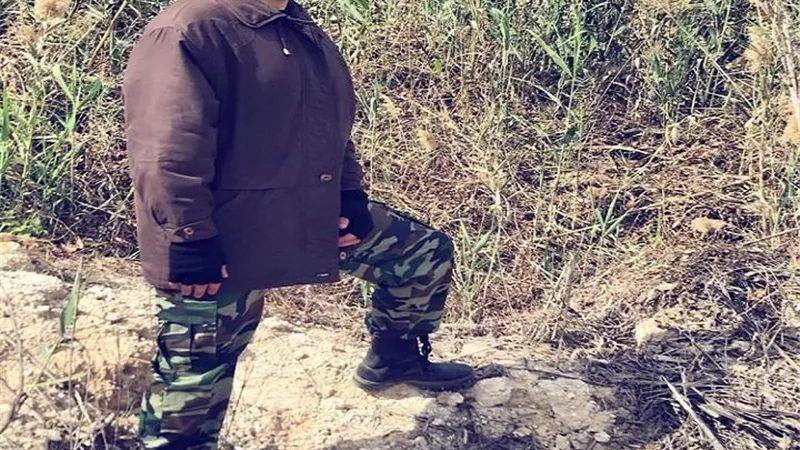 عزوز عادل يخطف الأنظار بإطلالة جديدة من كواليس 