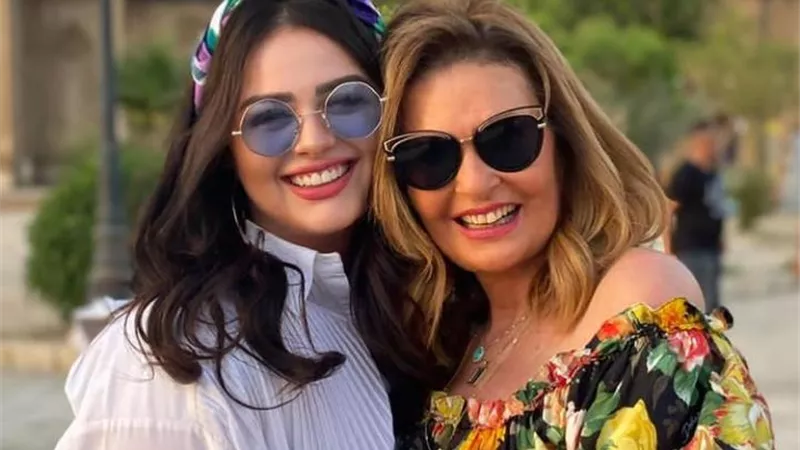بإطلالة مبهجة .. هنادى مهنى تهنئ يسرا بعيد ميلادها ..صور
