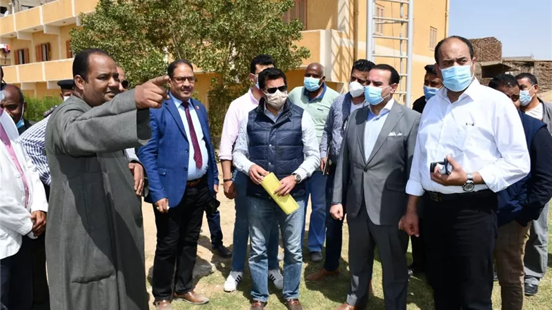 وزير الشباب يتفقد مركز التعليم المدني ومركز شباب الطود بالأقصر