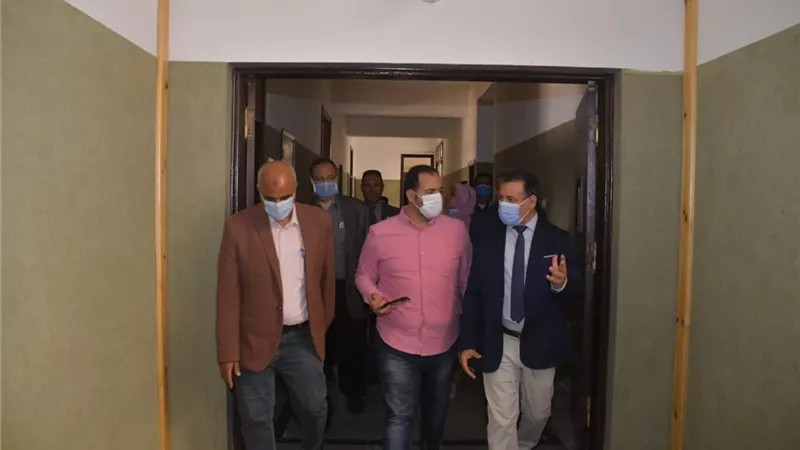 مساعد الوزير يشيد بانجازات جامعة الوادى الجديد