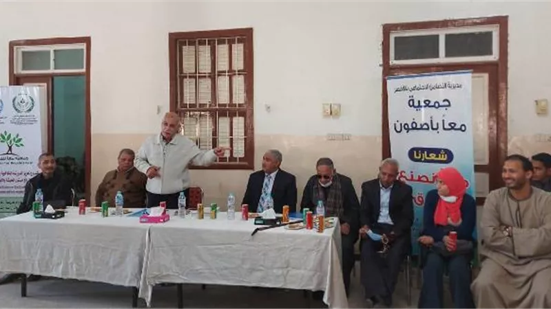 رئيس مركز إسنا جنوب الأقصر يشهد لقاء المرونة المناخية