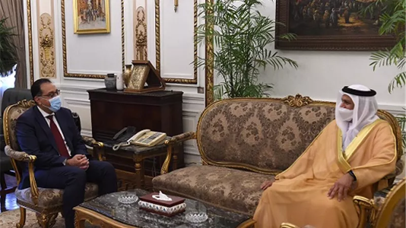 رئيس الوزراء يبحث مع سفير الإمارات بالقاهرة تعزيز علاقات التعاون بين البلدين