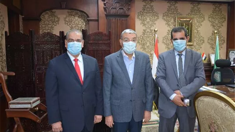 محافظ المنيا يكرم وكيل وزارة الري عقب اختياره رئيساً للبعثة المصرية بأوغندا