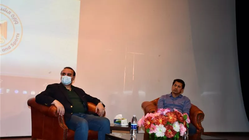 وزير الشباب والرياضة في لقاء حواري مع مجموعة من شباب الصعيد