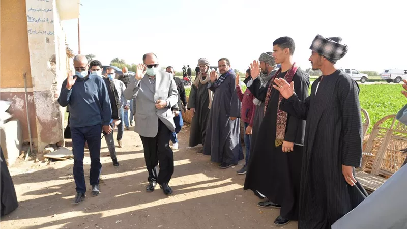 محافظ أسيوط يقدم واجب العزاء لأسر ضحايا حادث غرق سيارة بنهر النيل بمركز صدفا ويوجه بتقديم كافة أوجه الدعم