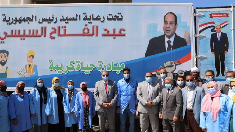 وزير القوى العاملة يفتتح دورة تدريبية على عدة مهن بالوحدات المتنقلة في البحر الأحمر