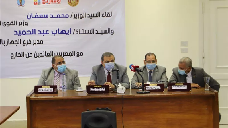 سعفان يلتقي العمالة العائدة من الخارج بالبحر الأحمر لمساعدتهم في عمل مشروعات صغيرة
