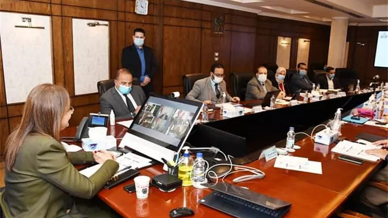 وزيرا التخطيط والتنمية المحلية يناقشان مع 27 محافظاً الخطط الاستثمارية والمشروعات المقترحة للعام المالي الجديد