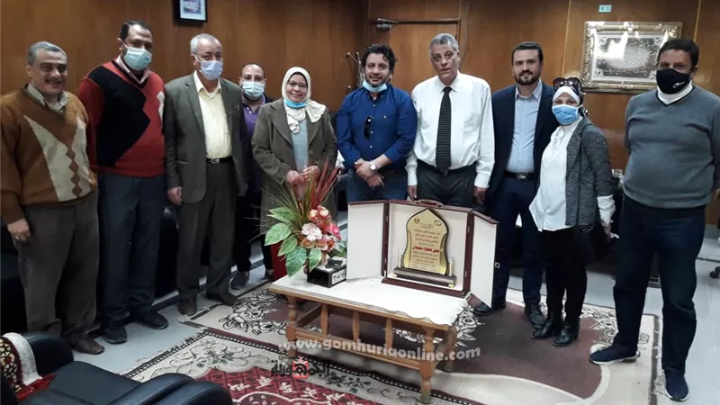 تكريم مدير فرع بنى سويف للتأمين الصحي لبلوغه سن المعاش