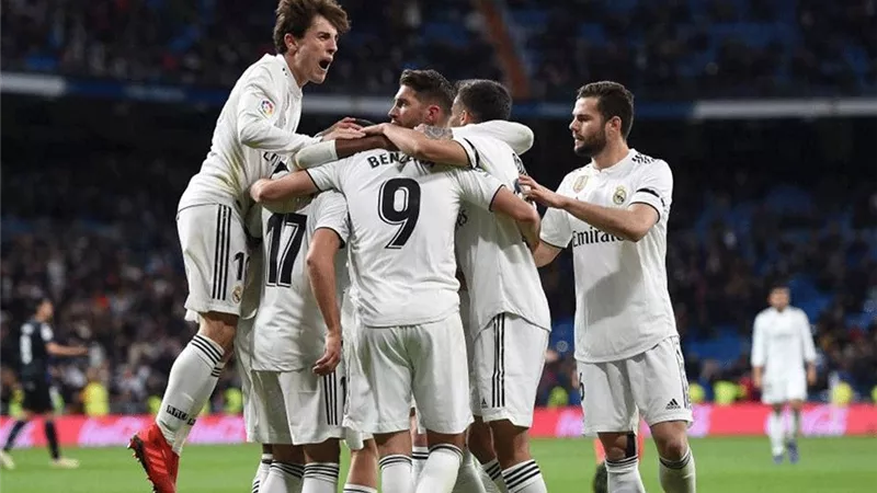 ثنائية كريم بنزيما تنقذ ريال مدريد من مصيدة إلتشي