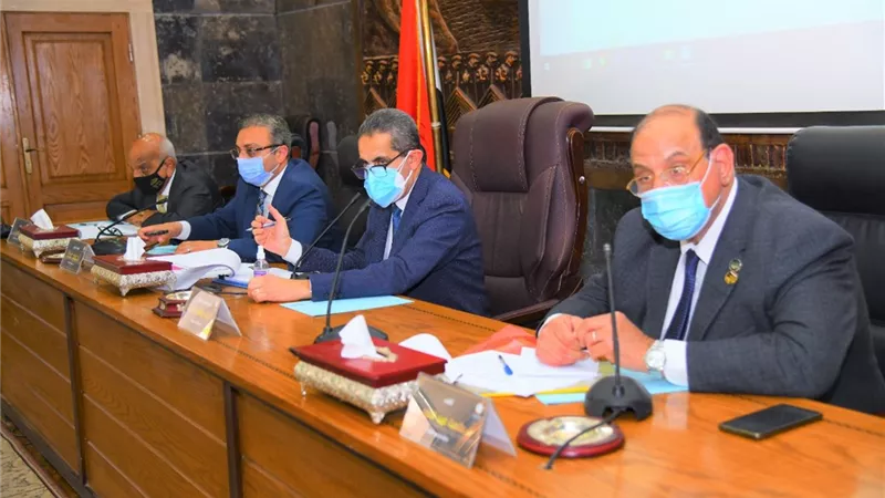 محافظ الغربية يناقش المشروعات مع نواب بسيون وكفرالزيات وقطور-صور