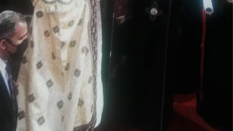بحضور 