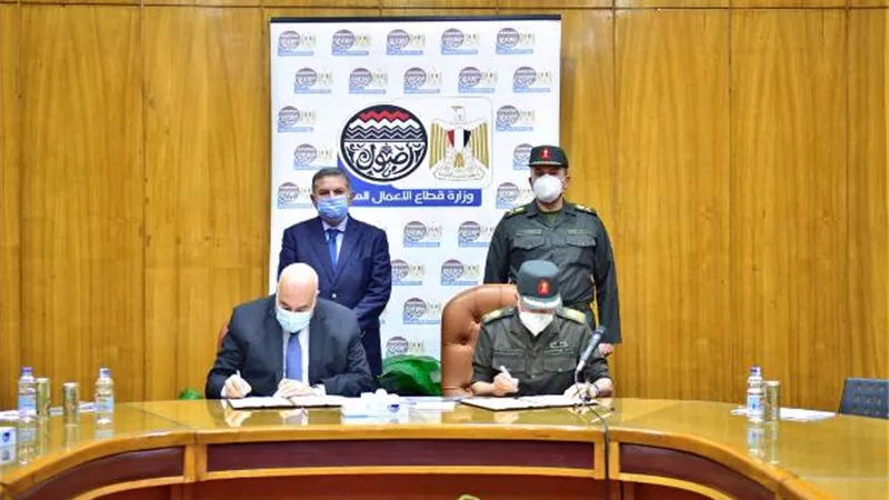 قطاع الأعمال يشهد توقيع شركة مصر للغزل والنسيج وصباغى البيضا بكفر الدوار بتكلفة 2.4 مليار جنيه