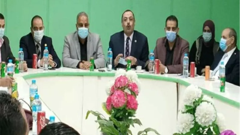 وكيل وزارة الرياضة بالقليوبية يجتمع مع رؤساء مجالس ادارات ومديري مراكز شباب شبرا