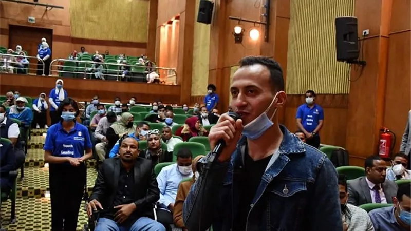 وزير الشباب والرياضة فى لقاء حوارى مع مجموعة من شباب الصعيد بالأقصر