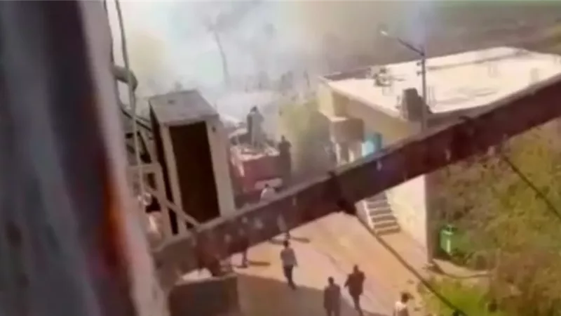 السيطرة علي حريق بإحدى عربات قطار الديكوفيل المحمل بقصب السكر بأرمنت جنوب الأقصر