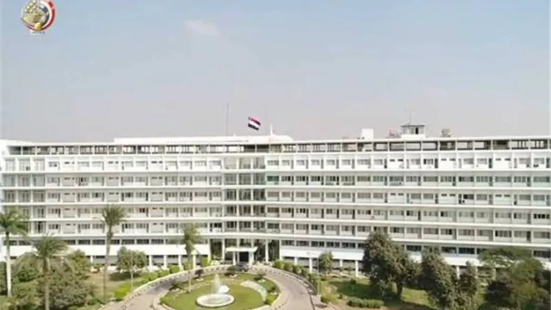 خبير فى جراحات المخ والاعصاب والعمود الفقرى بالمجمع الطبى للقوات المسلحة بالمعادى