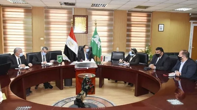 غراب يبحث مع مسئولى مؤسسة التفاعل الإيجابى سبل تنفيذ مشروع زراعة شجر التوت