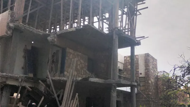 بالصور.. استمرار حملات جهاز العاشر من رمضان للقضاء على العشوائيات وازالة شروع فى بناء مخالف