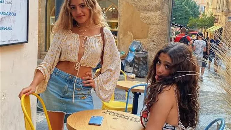 ابنة الهضبة عمرو دياب تثير الجدل بوصله رقص برفقة صديقتها.. فيديو