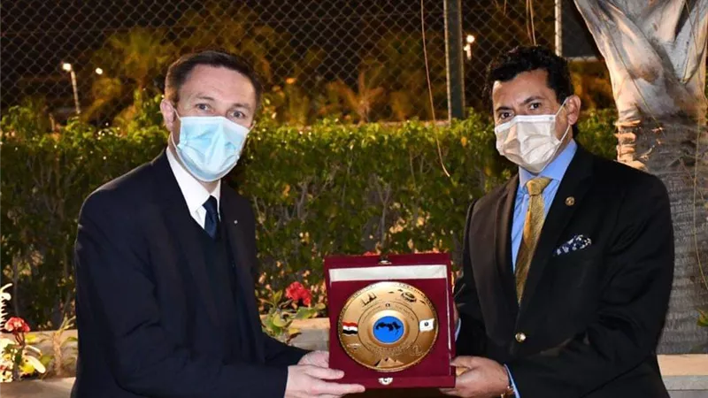 وزير الرياضة يكرم رؤساء الاتحادات الدولية والأوروبية والإفريقية للدراجات