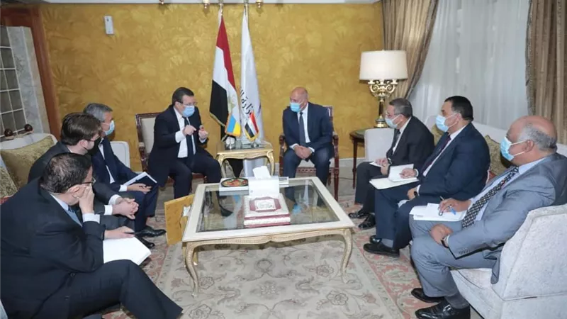 تعاون مصري أوكراني لتصنيع الوحدات النهرية وصوامع الغلال