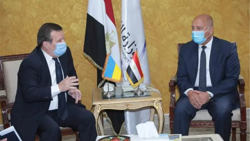 وزير النقل يبحث مع السفير الأوكراني التعاون في مجالات الجر الكهربائي بالاسكندرية