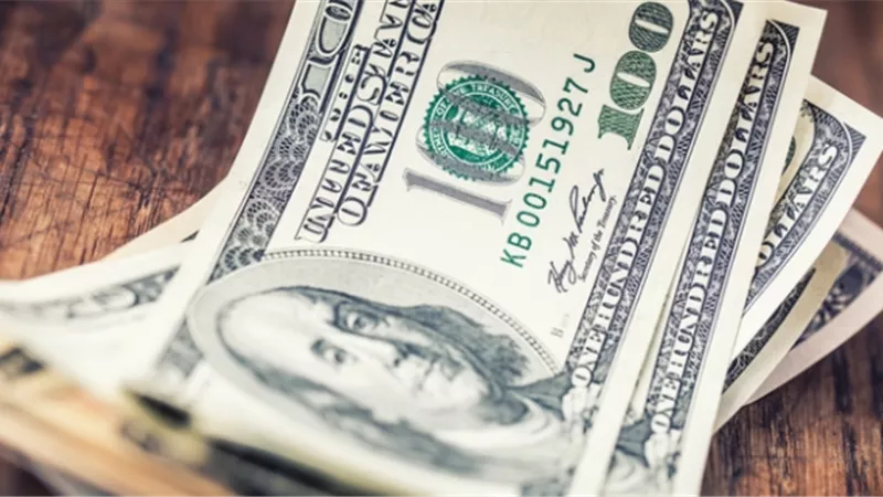 الدولار يرتفع مع استئناف مكاسب عائدات سندات الخزانة الأمريكية