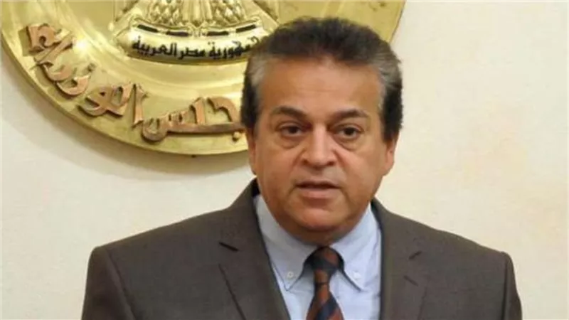 وزير التعليم العالي يتلقى تقريراً حول أنشطة معهد البترول المصري