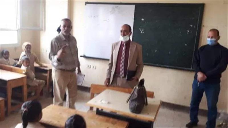 مدير عام ادارة قنا يتابع انتظام الدراسة بالمدارس