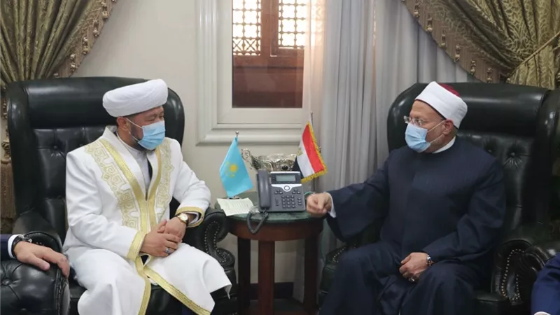 مفتي الجمهورية ونظيره الكازاخي يوقعان اتفاقية تعاون بين دار الإفتاء المصرية والإدارة الدينية لمسلمي كازاخستان