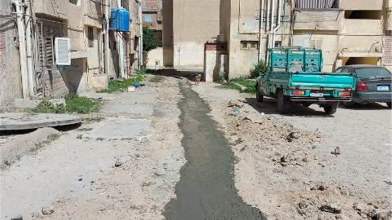 رصف منطقة عمارات الروضة وطريق الخروبة بمرسي مطروح.صور