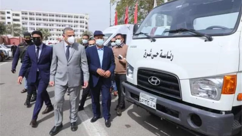 محافظ سوهاج يتفقد 6 معدات جديدة لدعم منظومة النظافة بحي شرق