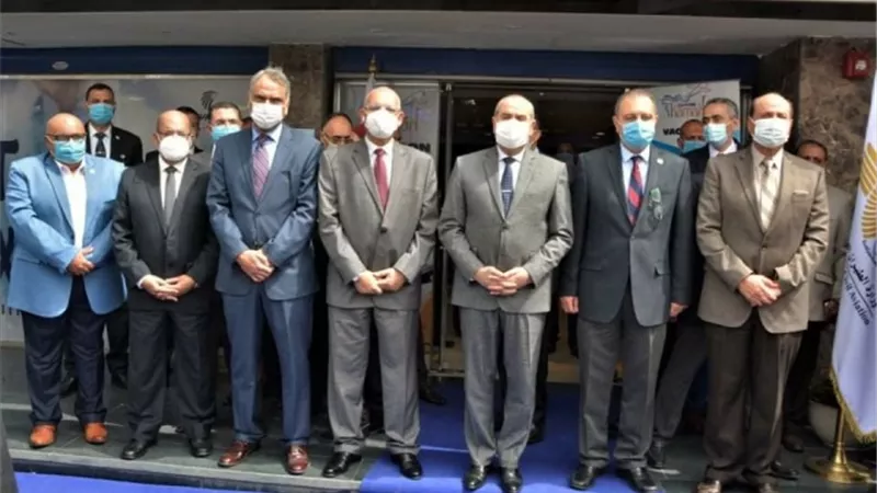 وزير الطيران المدنى يفتتح مركز الخدمات السياحية لمصرللطيران( عطلات الكرنك) .صور