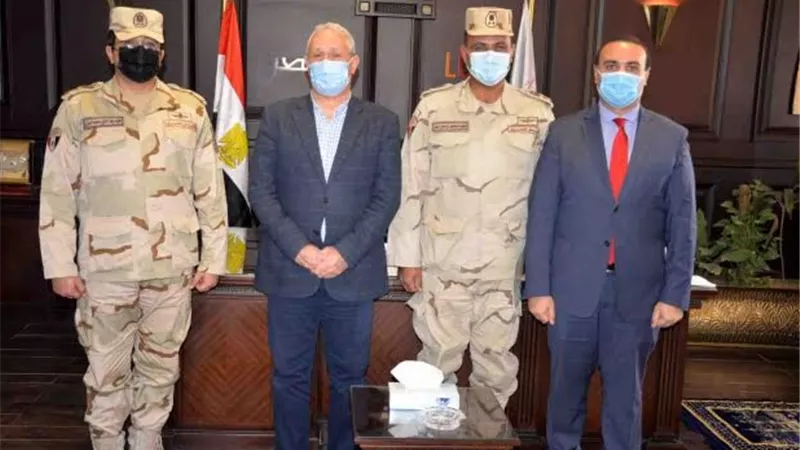 محافظ الأقصر يلتقى رئيس جمعية المحاربين القدماء