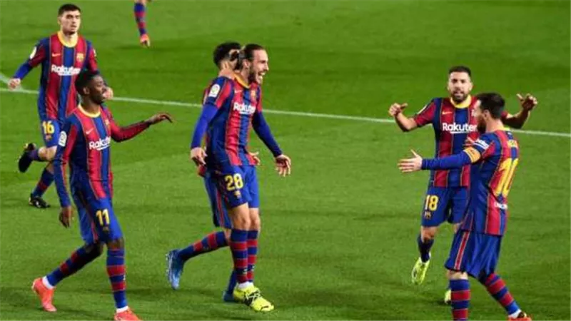 برشلونة يسحق هويسكا برباعية ويشعل الدوري الإسباني.. فيديو