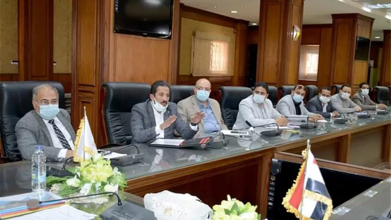 نائب محافظ سوهاج يبحث آليات توحيد الجهود مع المجتمع المدني
