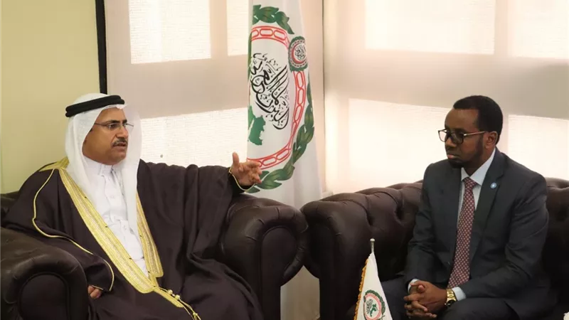 رئيس البرلمان العربي يلتقي وزير الأوقاف الصومالي ويؤكد دعم البرلمان العربي للصومال