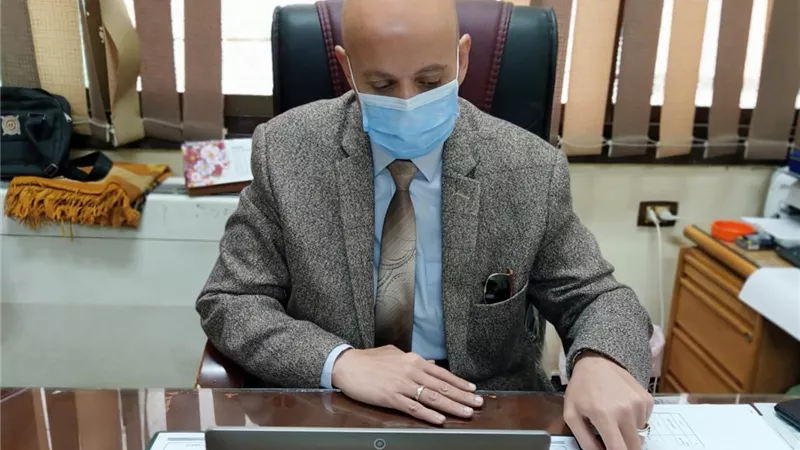عبر تقنية الفيديو كونفراس.. وكيل وزارة الصحة يجتمع بمديري المستشفيات بالشرقية
