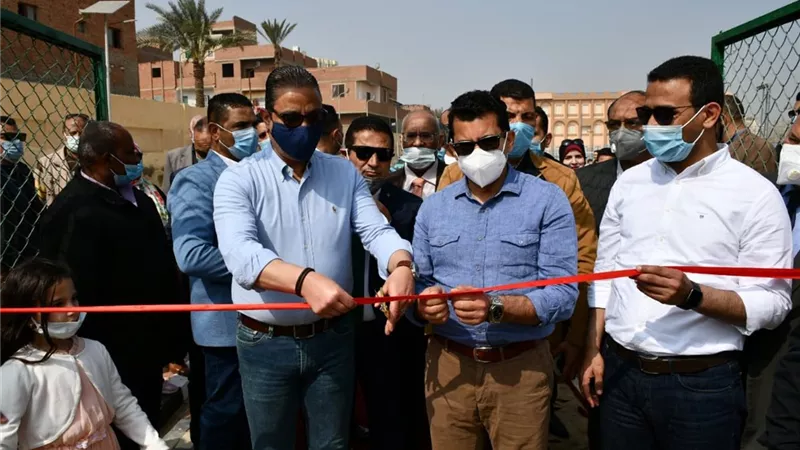 وزير الشباب يضع حجر أساس 40 غرفة فندقية بنادي قارون