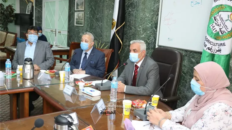رئيس جامعة المنوفية فى زيارة تفقدية لكلية الزراعة ويفتتح وحدة المنظفات والمطهرات
