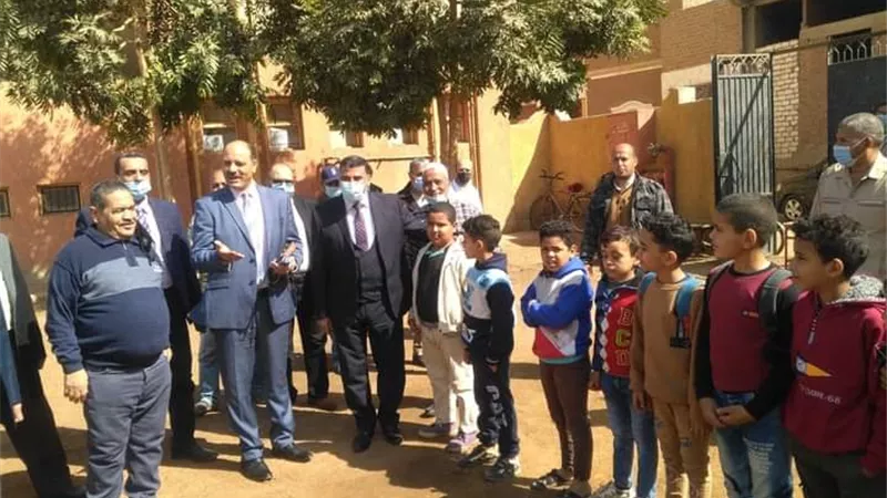 وكيل التعليم بسوهاج لا أحد فوق القانون والعمل تحكمه اللوائح والقوانين